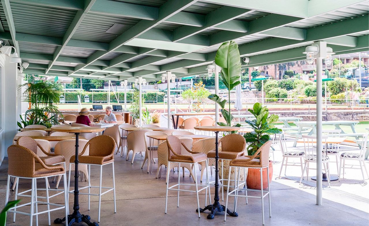 Alfresco dining alongside the greens